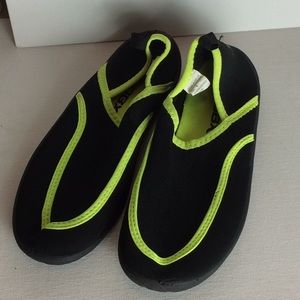 OBX black water shoes youth size 4